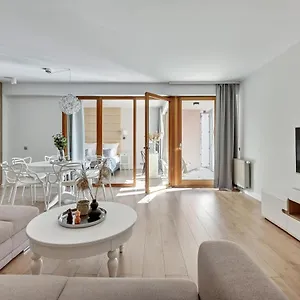 Апартаменты Aura - Riverside & Parking By Downtown, Гданьск